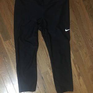 Like NEW EUC Nike leggings crop length